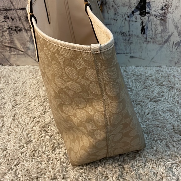 COACH SIGNATURE REVERSIBLE ROAD TRIP NEW YORK CITY TOTE - Picture 7 of 10